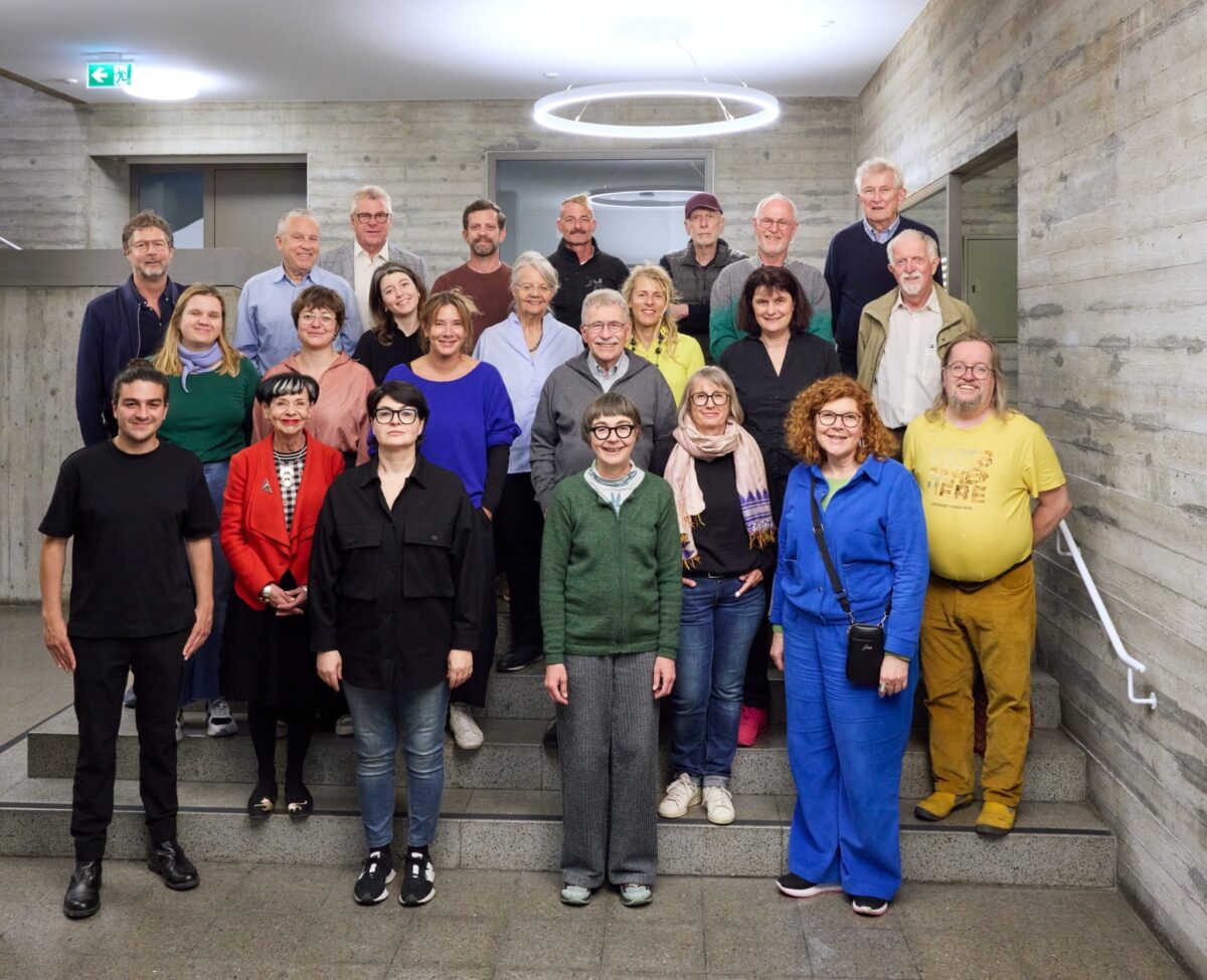 Die Delegierten vom Stadtteilsekretariat Kleinbasel stehen versammelt auf einer Treppe.